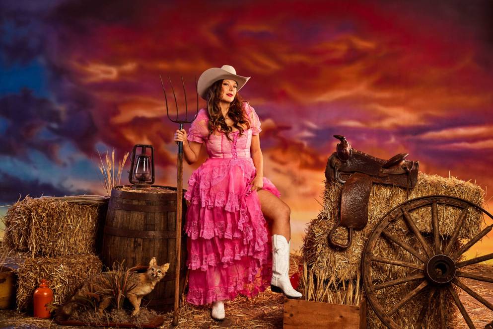 Lainey Wilson guest singer Kaitlin Butts Spark Arena