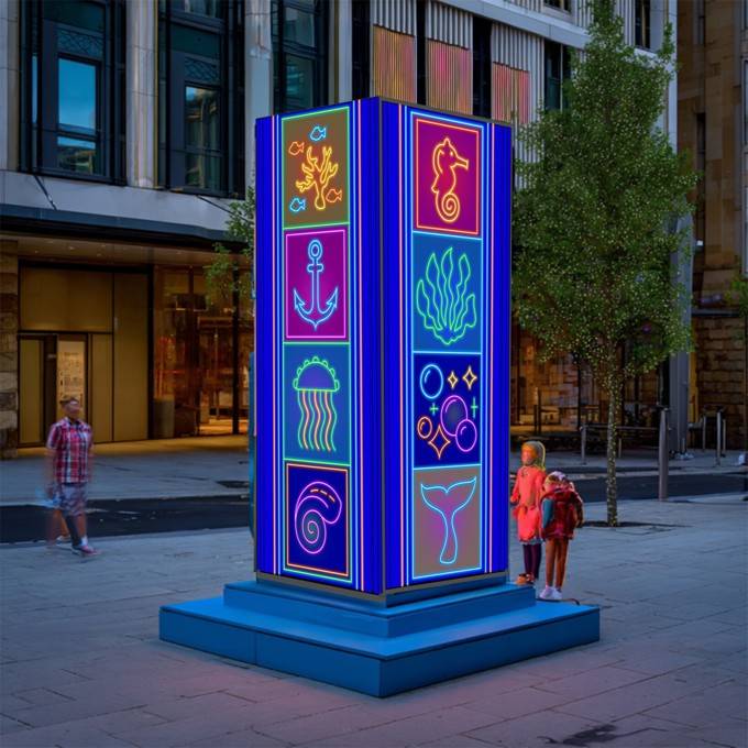 Queen Street Christmas columns