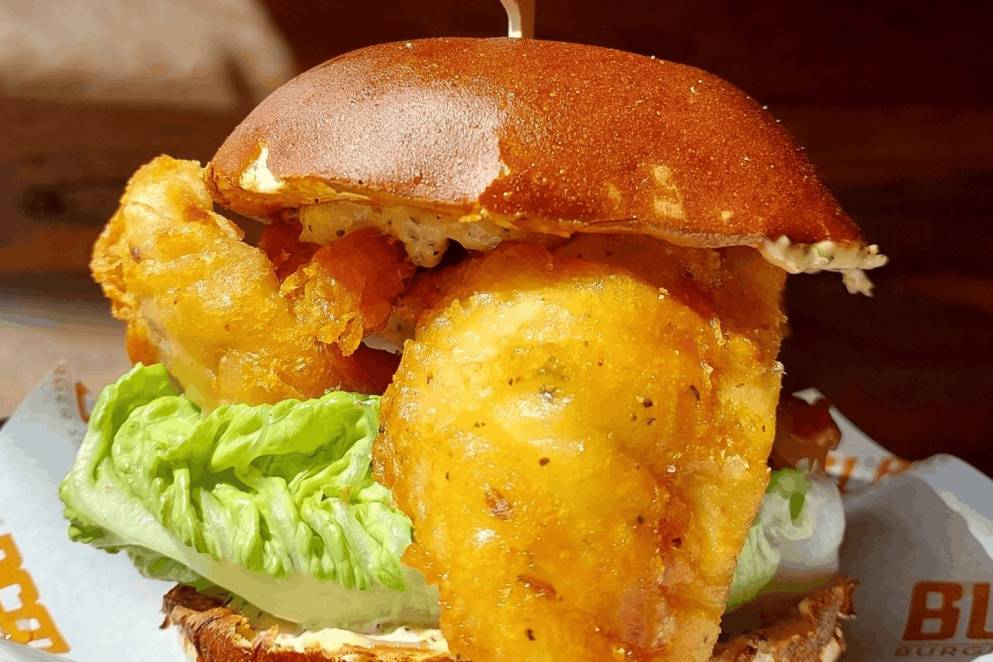 16 Tun Fish Burger Seafood