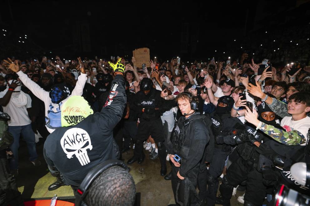 Crowd up close