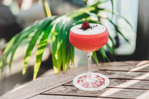 Crimson-&-Clover-Club-Parasol-&-Swing.jpeg 