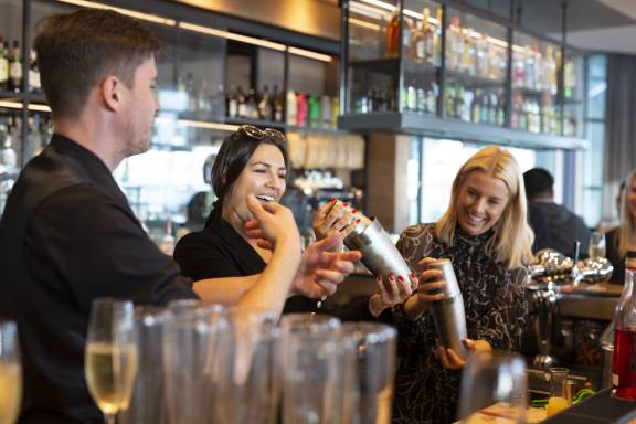 Bellini Bar Cocktail Class.jpg Bellini masterclasses