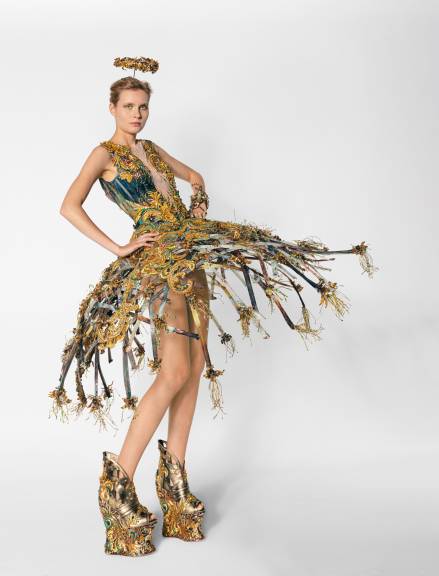Guo Pei, Collection: One Thousand and Two Nights, Autumn/Winter 2010 © Guo Pei.  Photograph by LIAN Xu, courtesy of LIAN Xu.    