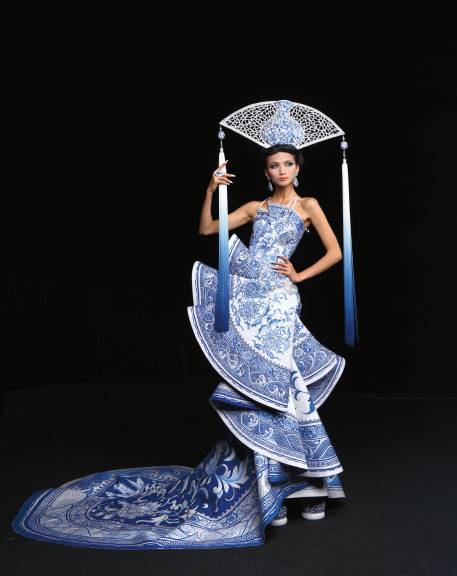 Guo Pei, Collection: One Thousand and Two Nights, 2010 © Guo Pei. Courtesy of Guo Pei.