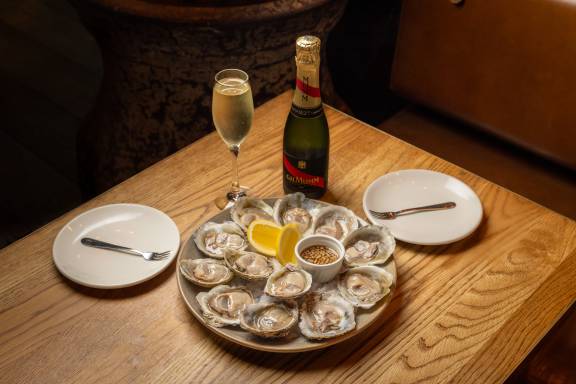 Bluff-Oysters-Glass Goose 2024