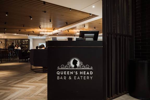 Queens Head Bar 2