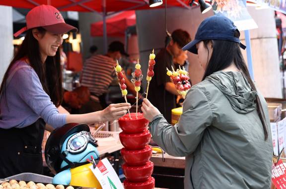 SkyCity LNY25 streetfood market