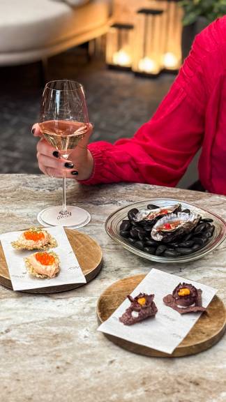 Rosés and Canapés in the Laneway