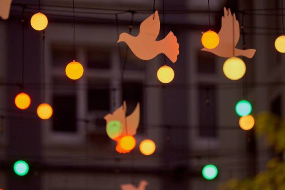 Doves &amp; Globes