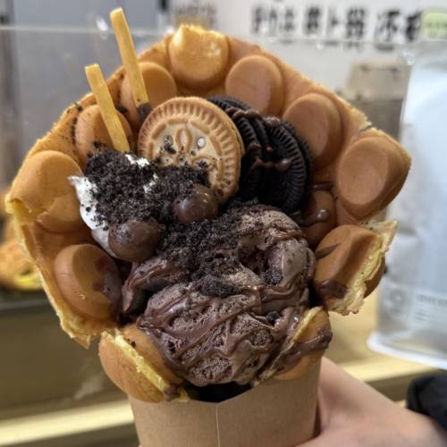 Dino egg waffle with chocolate Queen's court