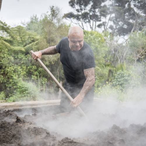 Hāngi at Takutai