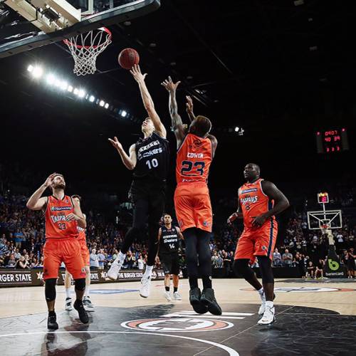 SKYCITY Breakers vs Cairns Taipans