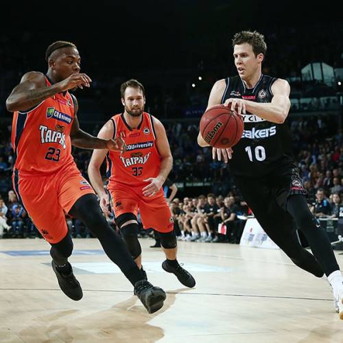 SKYCITY Breakers vs Cairns Taipans