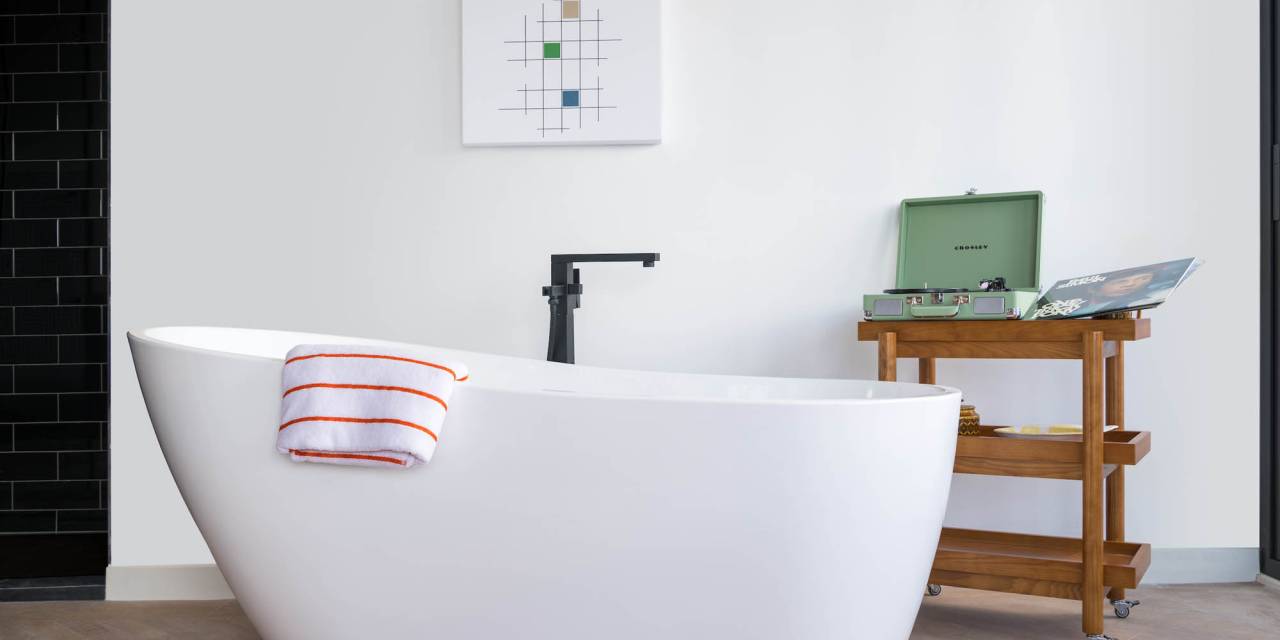 Ohtel-Auckland-Premium-Suite-Bath-Tub.jpg