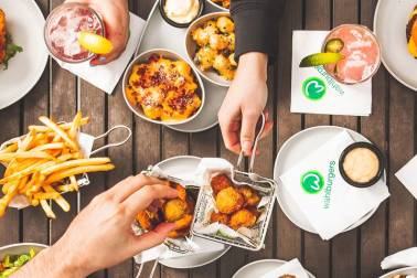 Wahlburgers-banner-2.jpg