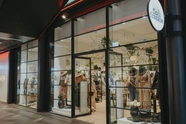 Flo & Frankie Commercial Bay