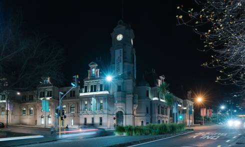 Night time view of Auckland Art Gallery