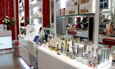 Elizabeth Arden beauty product display