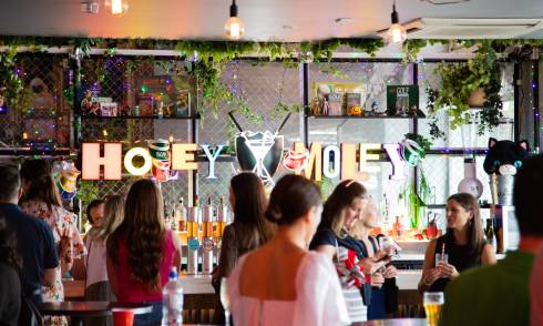 Entrance bar