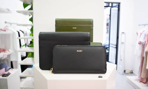 Leather clutch bags