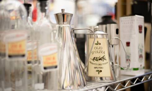 Olive oil pourer 