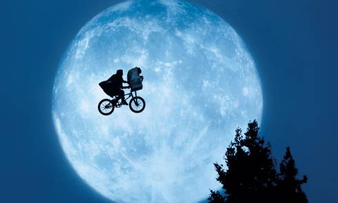 E.T. The Extra-Terrestrial ™ & © Universal Studios_HERO.jpg