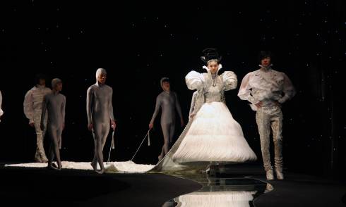 Guo Pei, Look 35, 2007, Collection: Amazing Journey in a Childhood Dream Collection, Fall/Winter 2007. © Guo Pei. Courtesy of Guo Pei. 