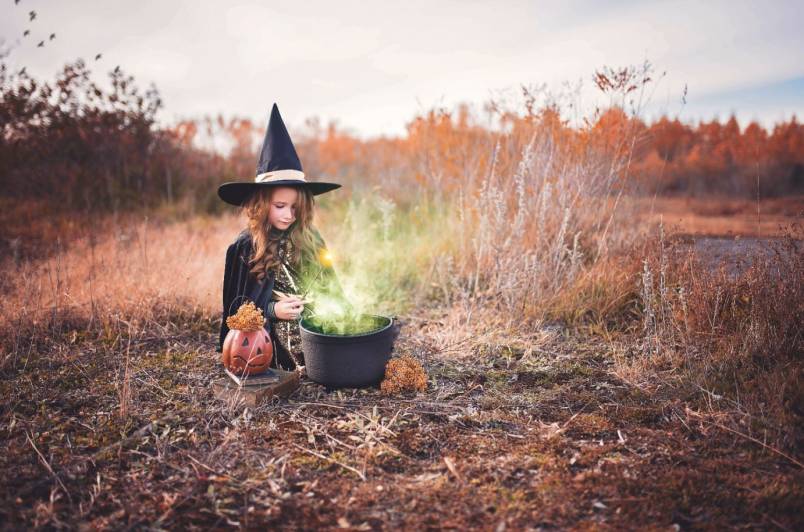 Costume-Unsplash.JPG 