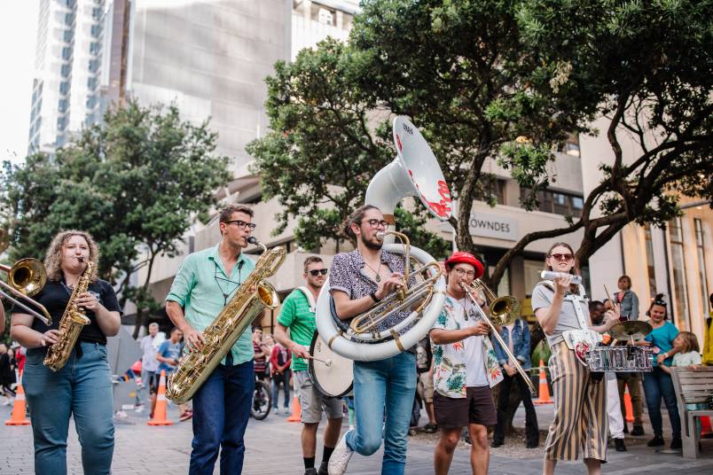Live music performances on Queen Street for Christmas 