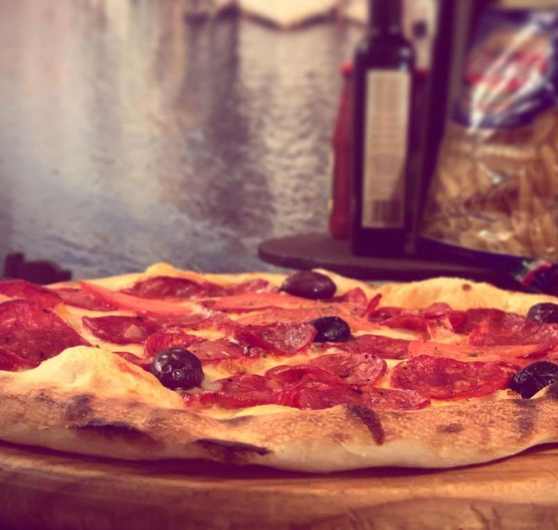 DeNiro - pepperoni pizza