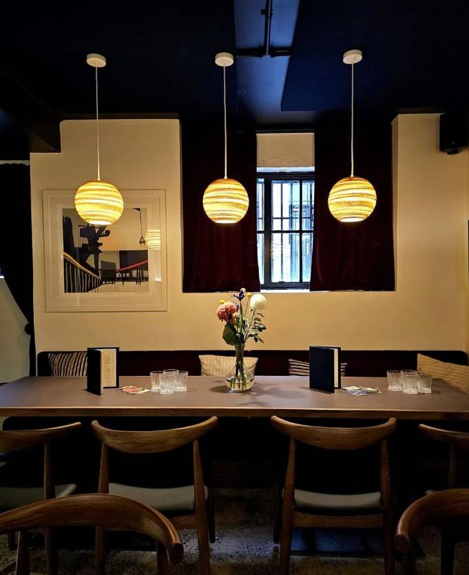 Ground wine bar